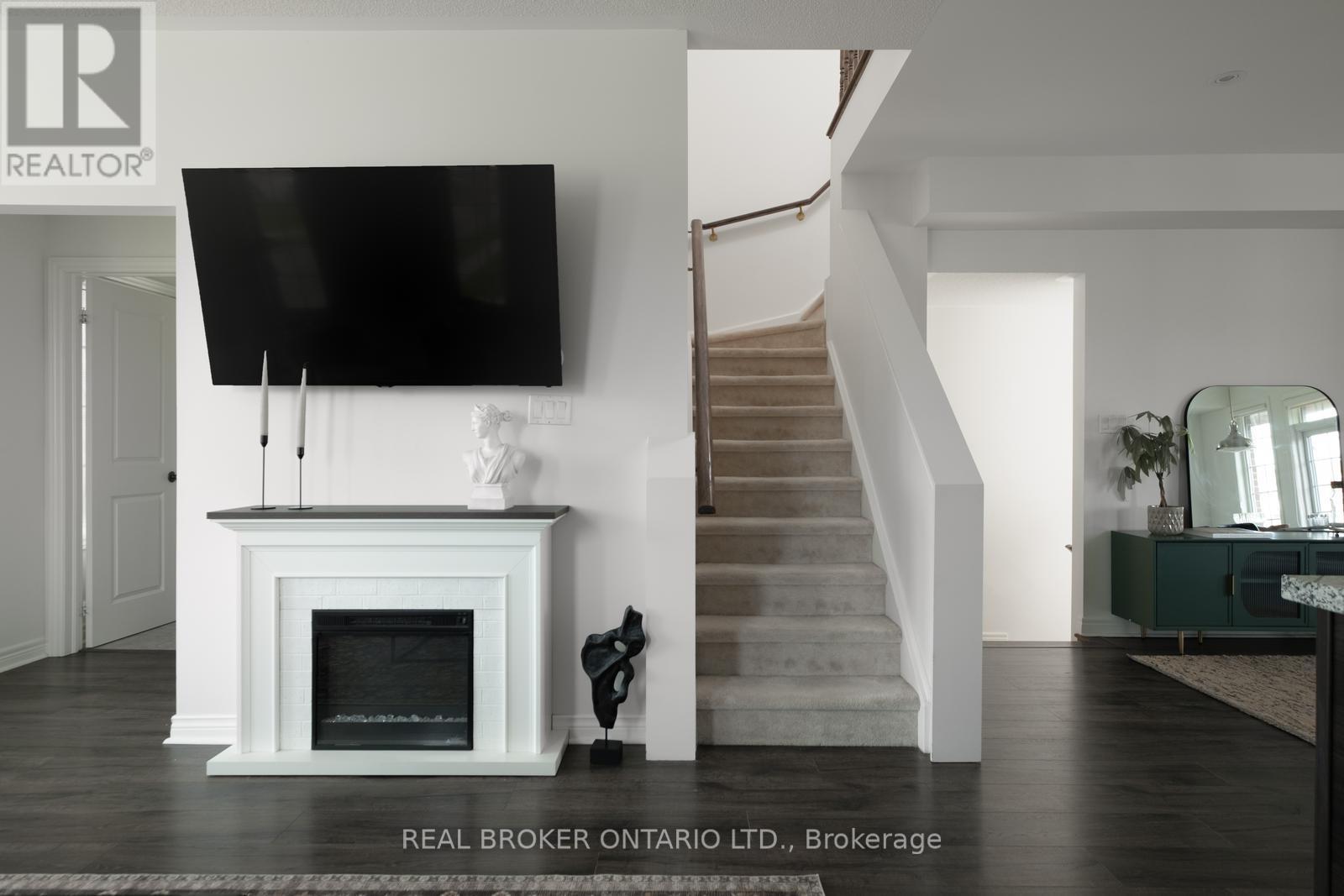 












2 MCDEVITT LANE

,
Caledon,




Ontario
L7C3S4

