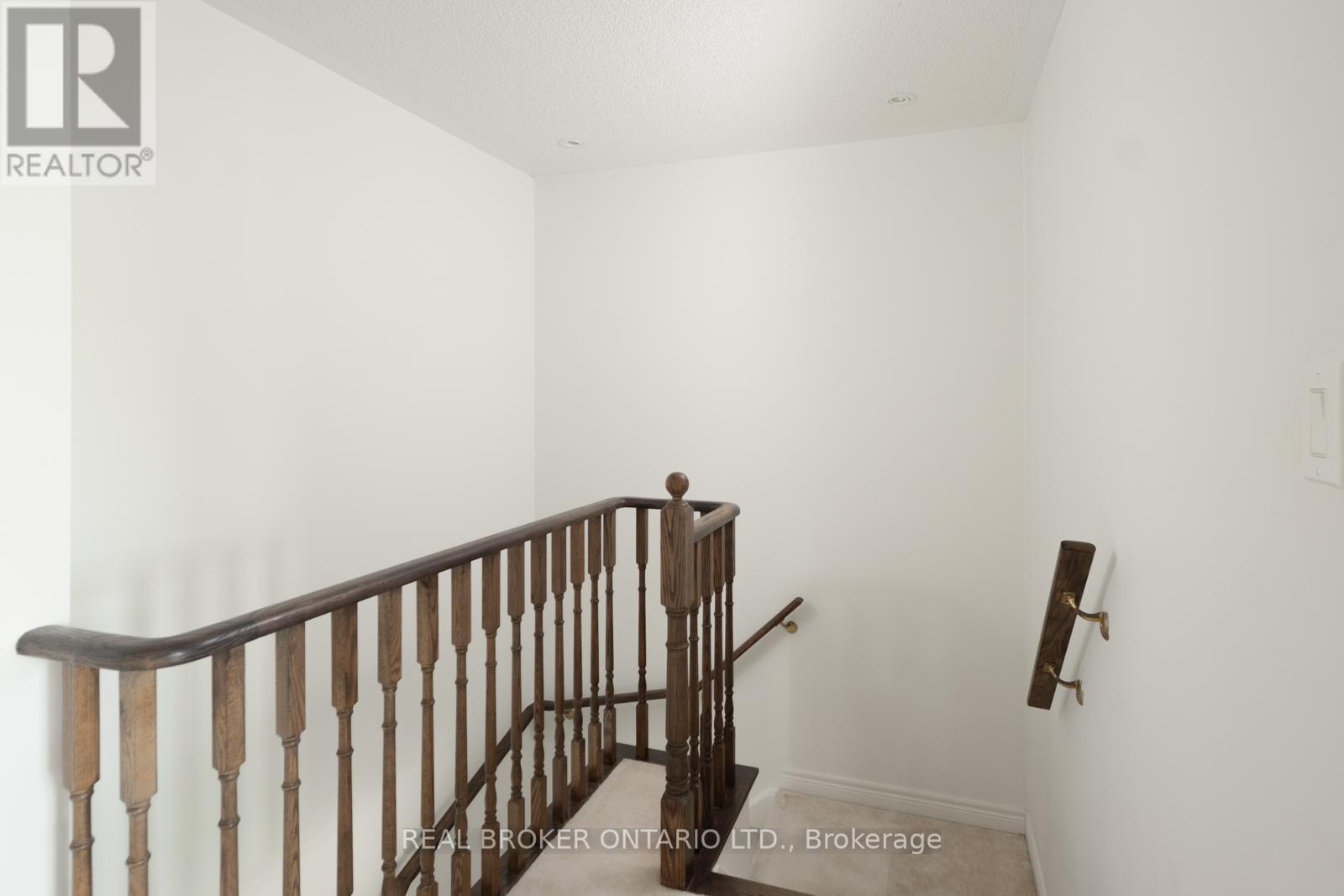 












2 MCDEVITT LANE

,
Caledon,




Ontario
L7C3S4


