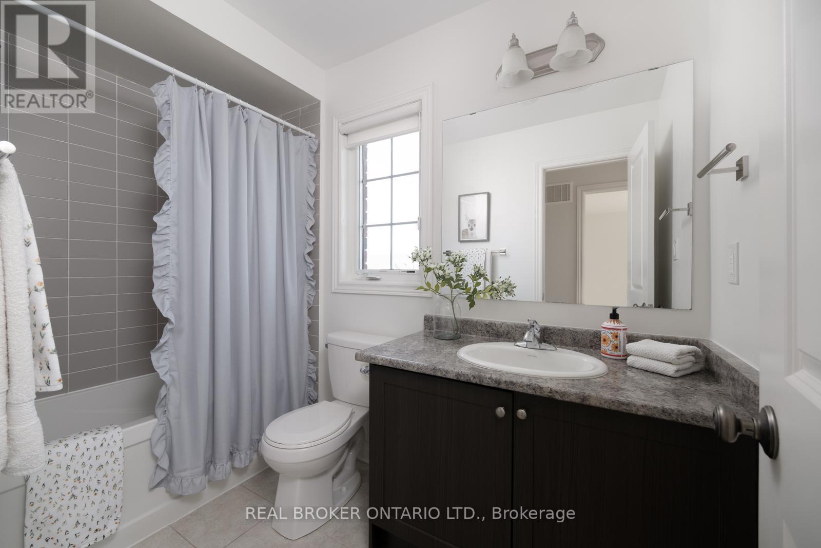 












2 MCDEVITT LANE

,
Caledon,




Ontario
L7C3S4

