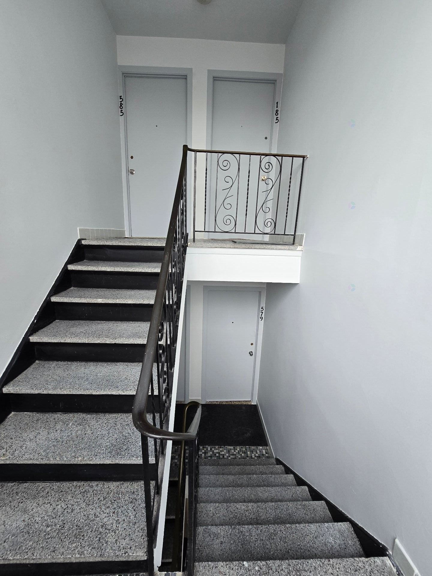 









579

 - 585


15e Avenue

,
Montréal (LaSalle),




QC
H8P2S1


