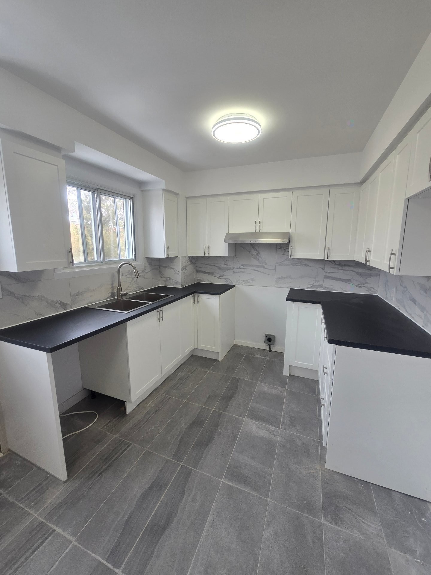 









579

 - 585


15e Avenue

,
Montréal (LaSalle),




QC
H8P2S1

