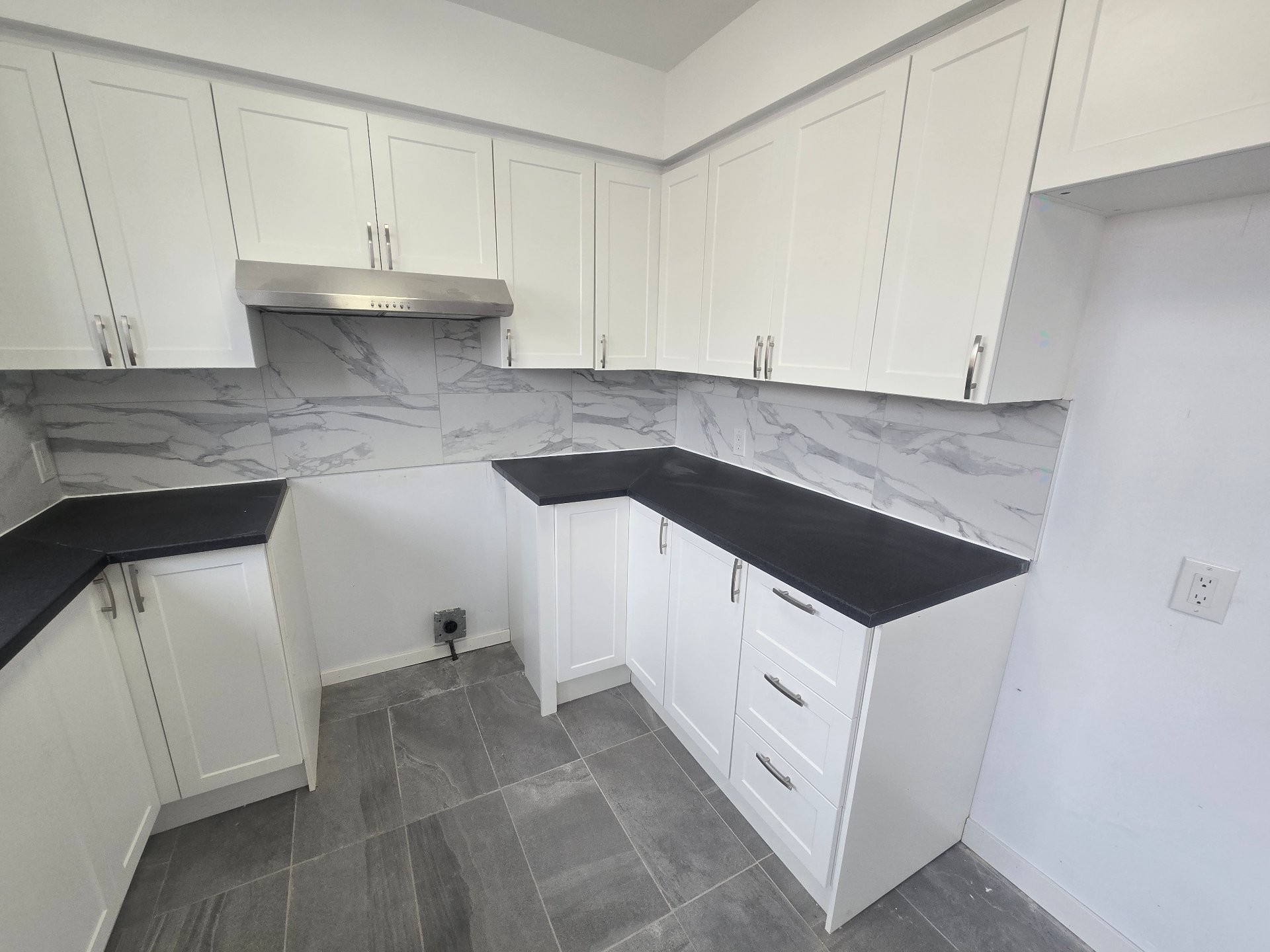 









579

 - 585


15e Avenue

,
Montréal (LaSalle),




QC
H8P2S1

