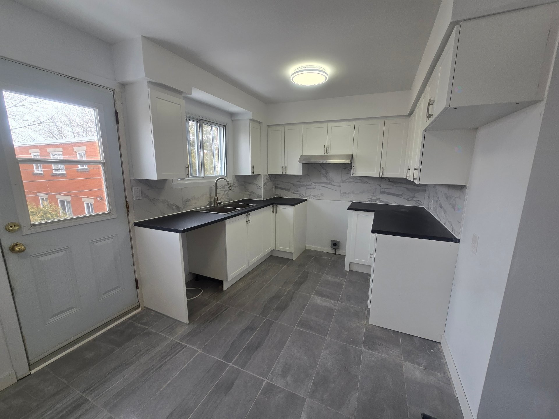 









579

 - 585


15e Avenue

,
Montréal (LaSalle),




QC
H8P2S1

