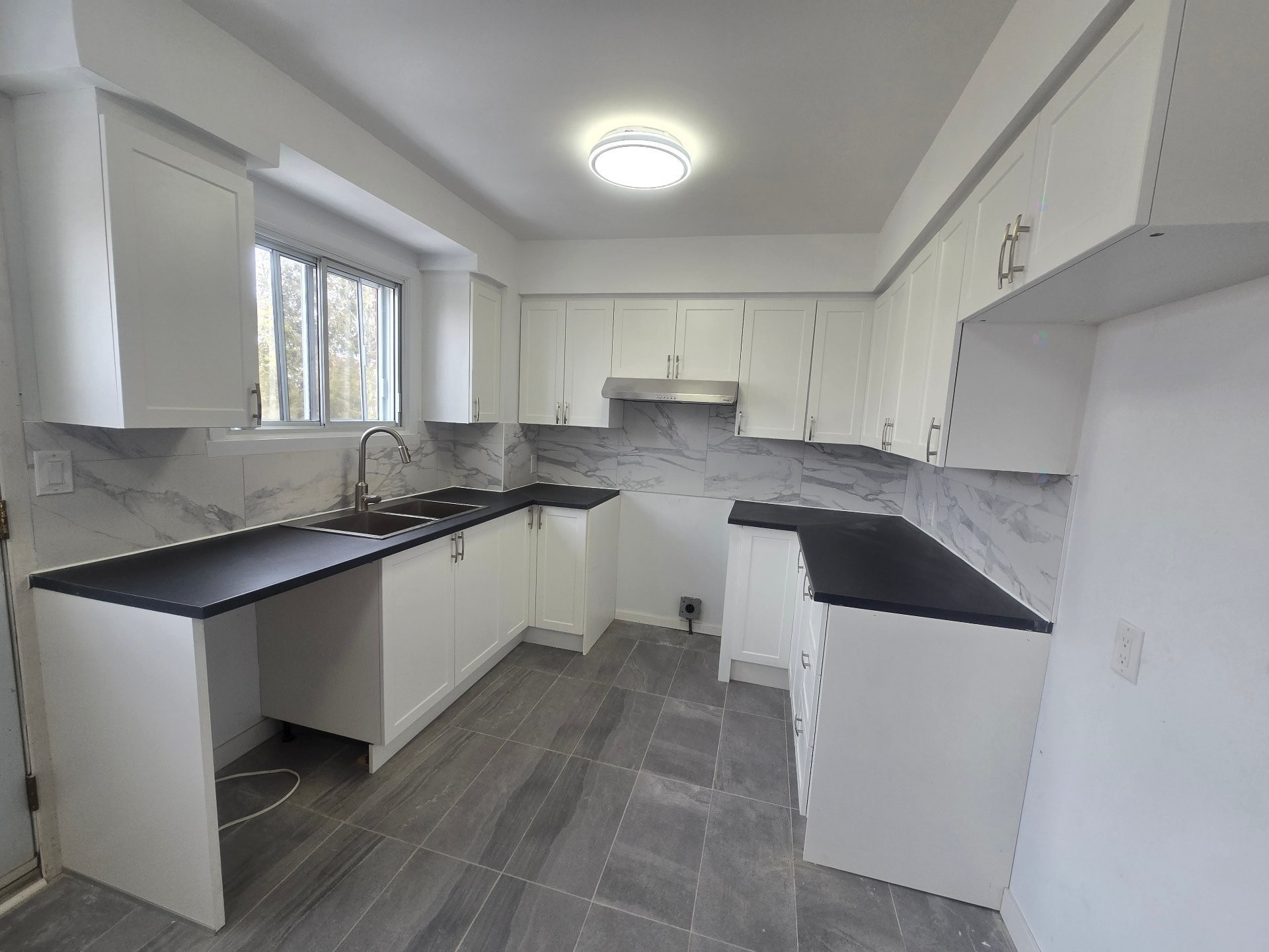 









579

 - 585


15e Avenue

,
Montréal (LaSalle),




QC
H8P2S1

