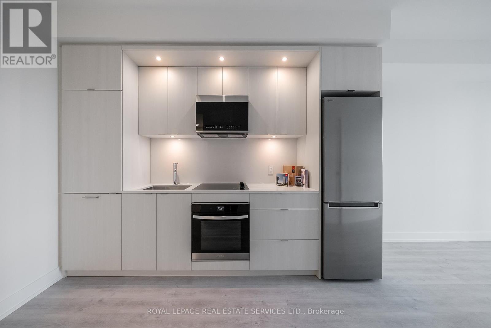 












1207 - 60 CENTRAL PARK ROADWAY

,
Toronto,




Ontario
M9A0E6

