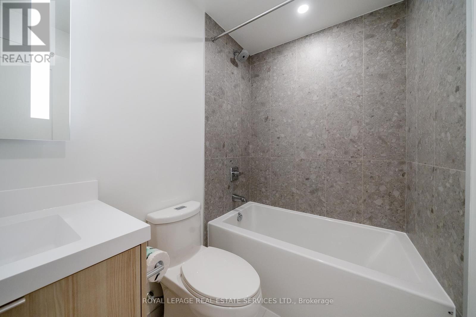 












1207 - 60 CENTRAL PARK ROADWAY

,
Toronto,




Ontario
M9A0E6

