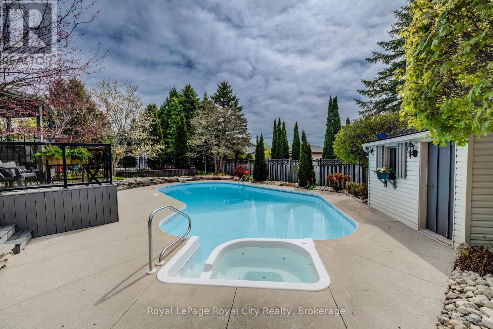 












15 JOANN CRESCENT

,
Centre Wellington (Elora/Salem),




Ontario
N0B1S0

