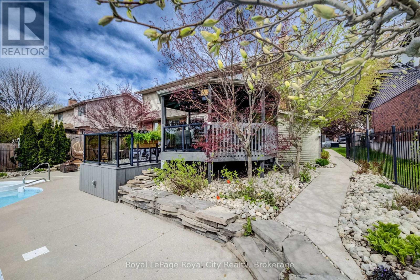 












15 JOANN CRESCENT

,
Centre Wellington (Elora/Salem),




Ontario
N0B1S0

