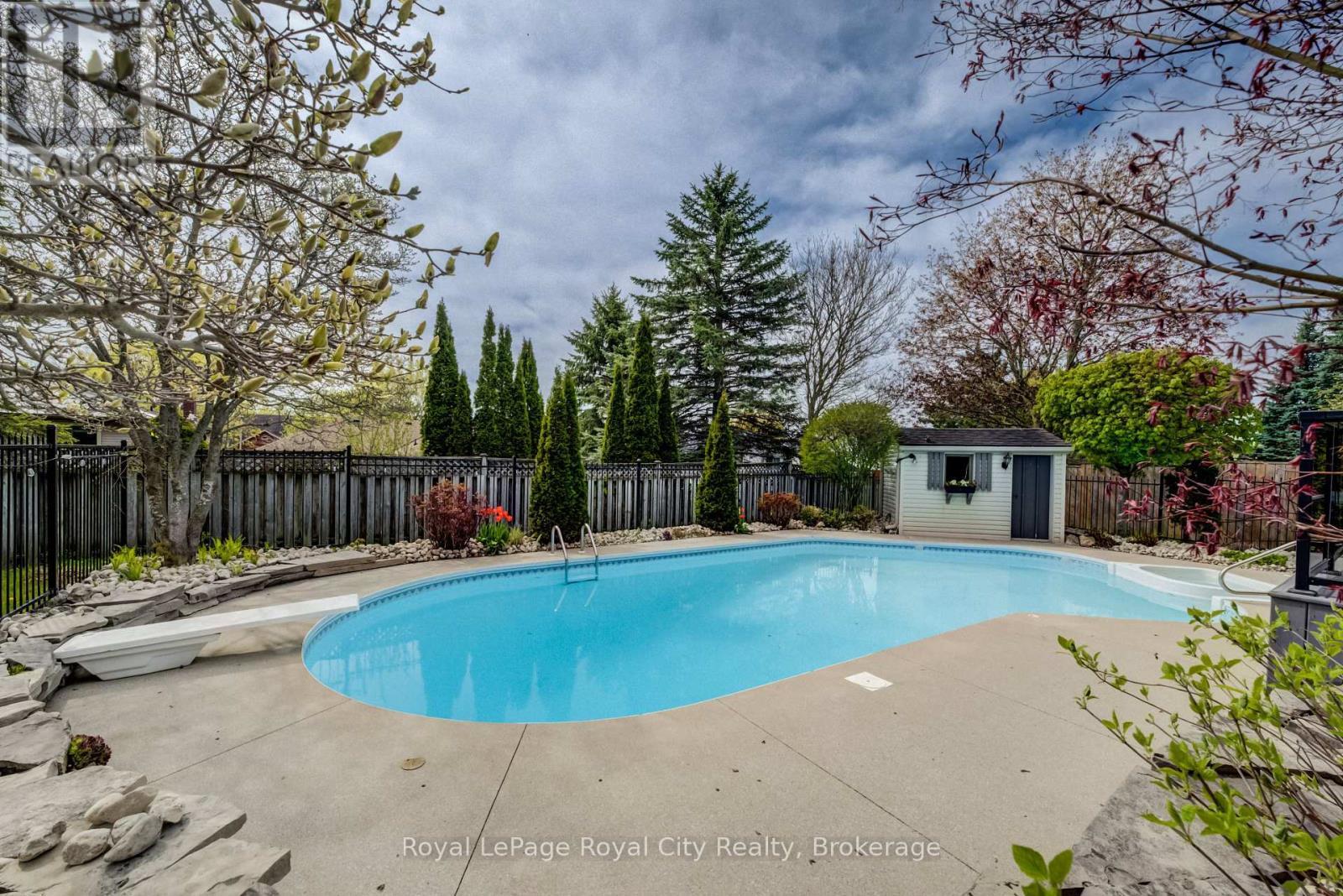 












15 JOANN CRESCENT

,
Centre Wellington (Elora/Salem),




Ontario
N0B1S0

