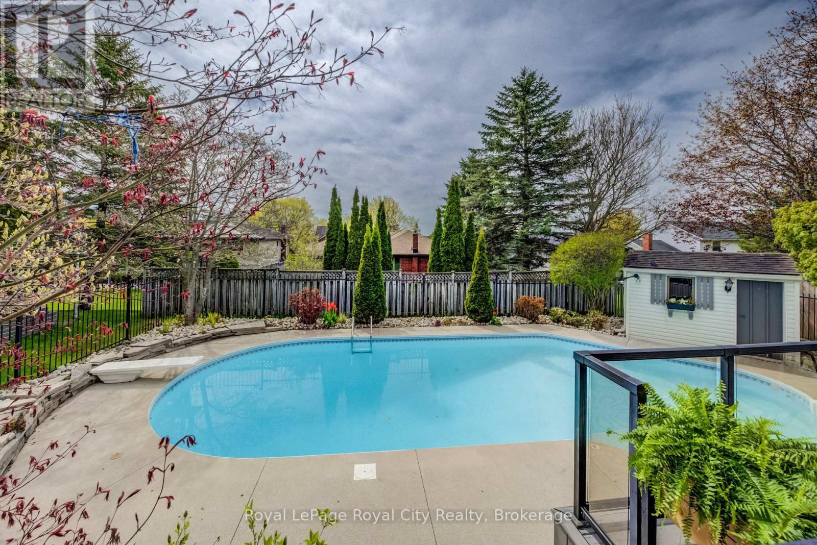 












15 JOANN CRESCENT

,
Centre Wellington (Elora/Salem),




Ontario
N0B1S0


