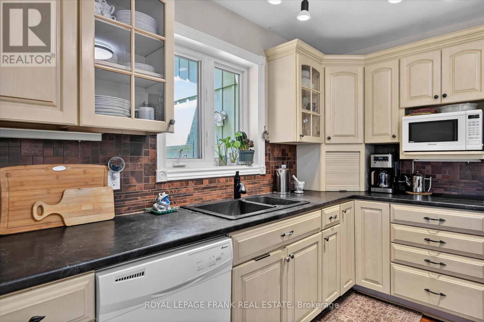 












187 RIVER LANE

,
Douro-Dummer,




Ontario
K0L3A0

