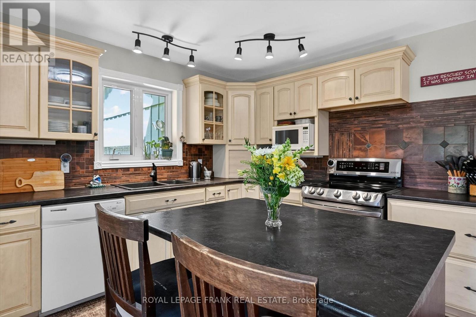 












187 RIVER LANE

,
Douro-Dummer,




Ontario
K0L3A0

