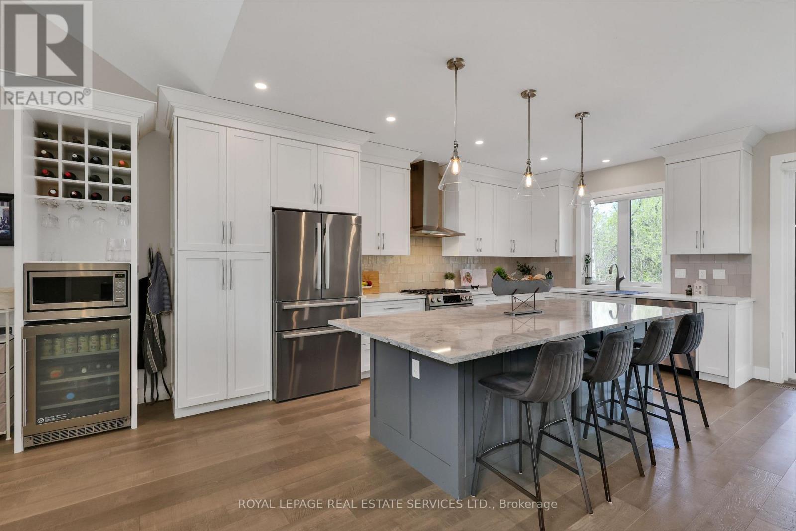 












131 GLENLAKE BOULEVARD

,
Collingwood,




Ontario
L9Y0X2

