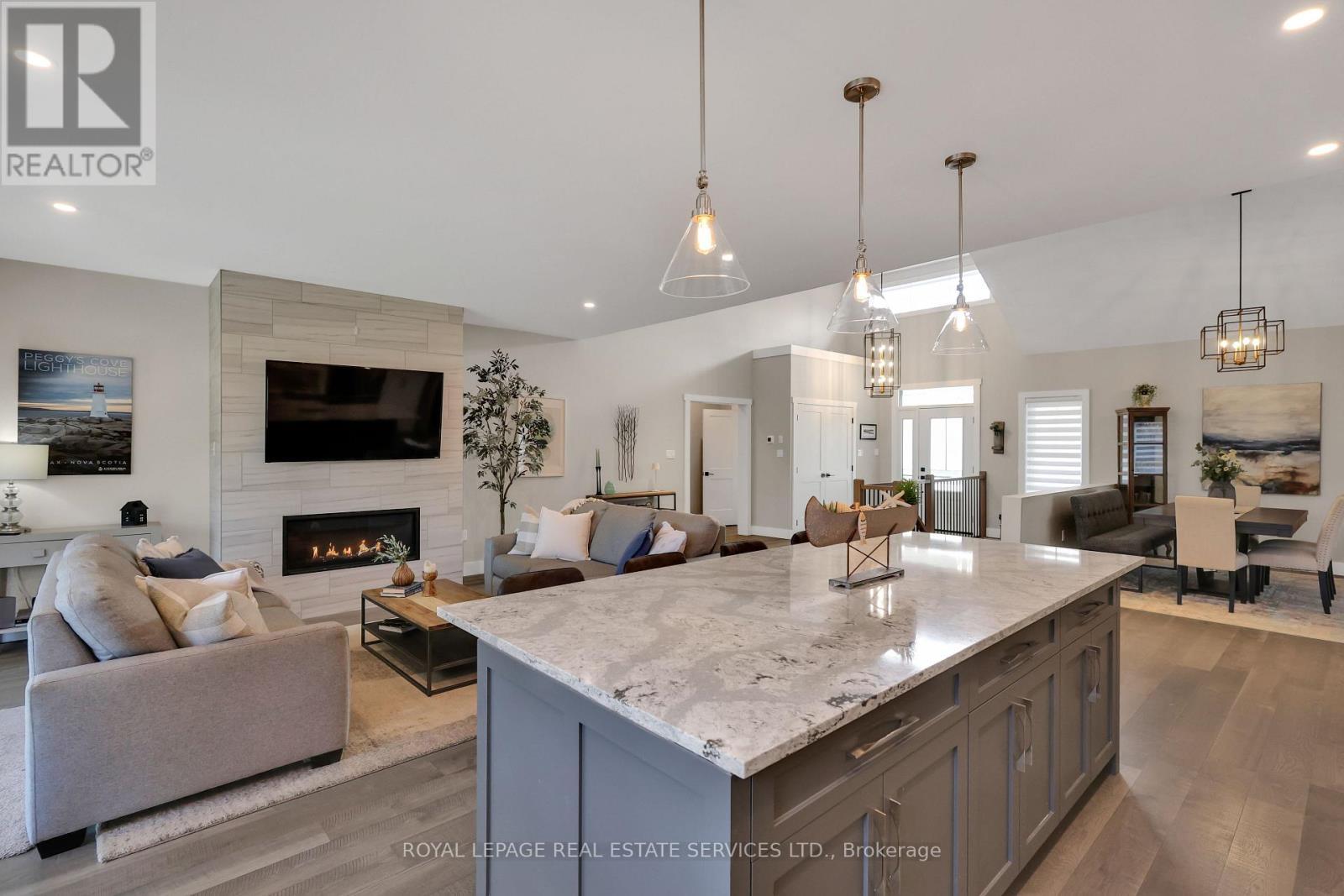 












131 GLENLAKE BOULEVARD

,
Collingwood,




Ontario
L9Y0X2

