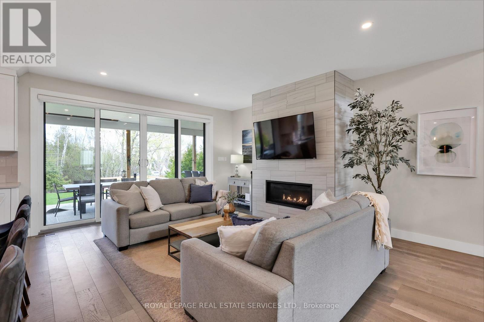 












131 GLENLAKE BOULEVARD

,
Collingwood,




Ontario
L9Y0X2

