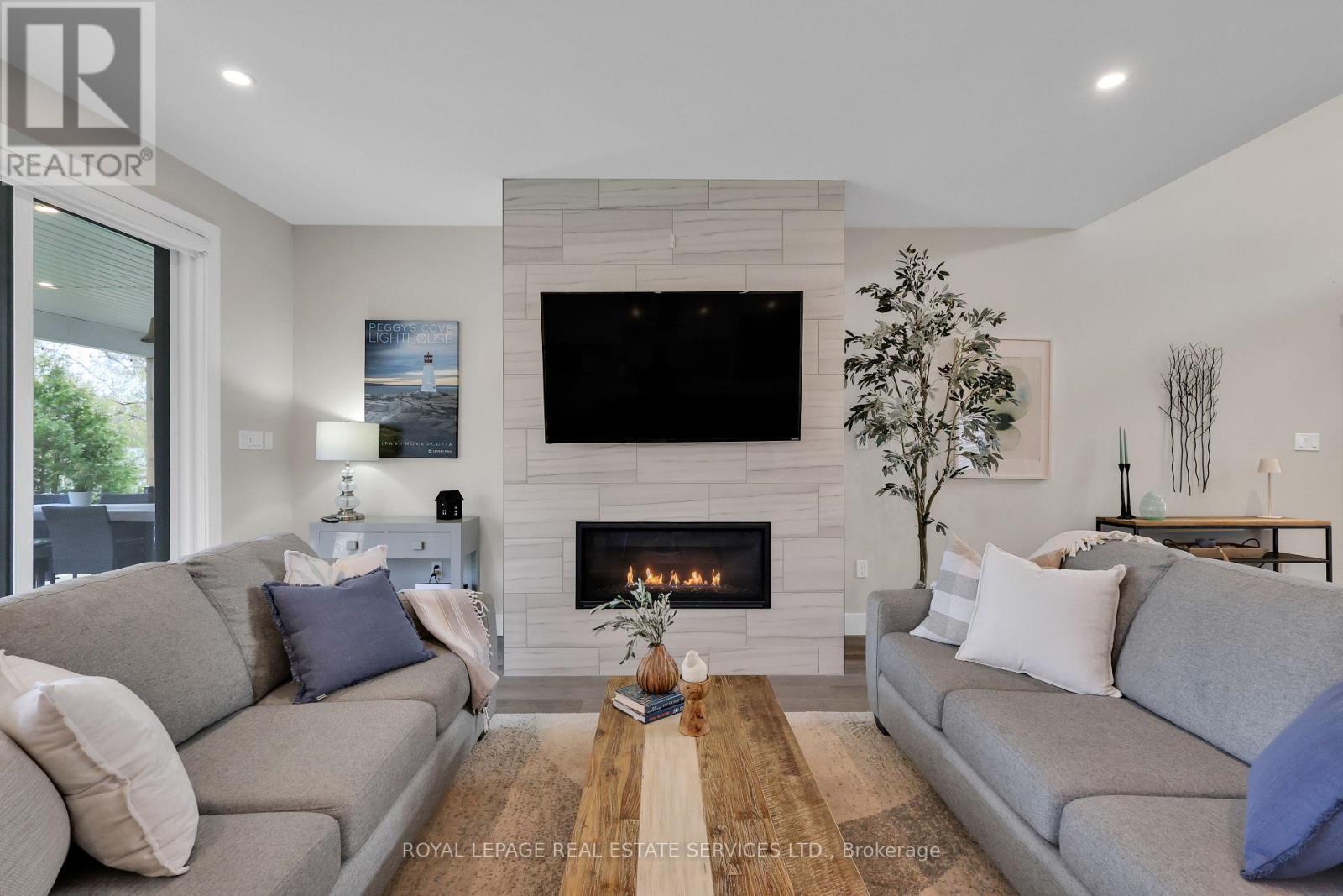 












131 GLENLAKE BOULEVARD

,
Collingwood,




Ontario
L9Y0X2

