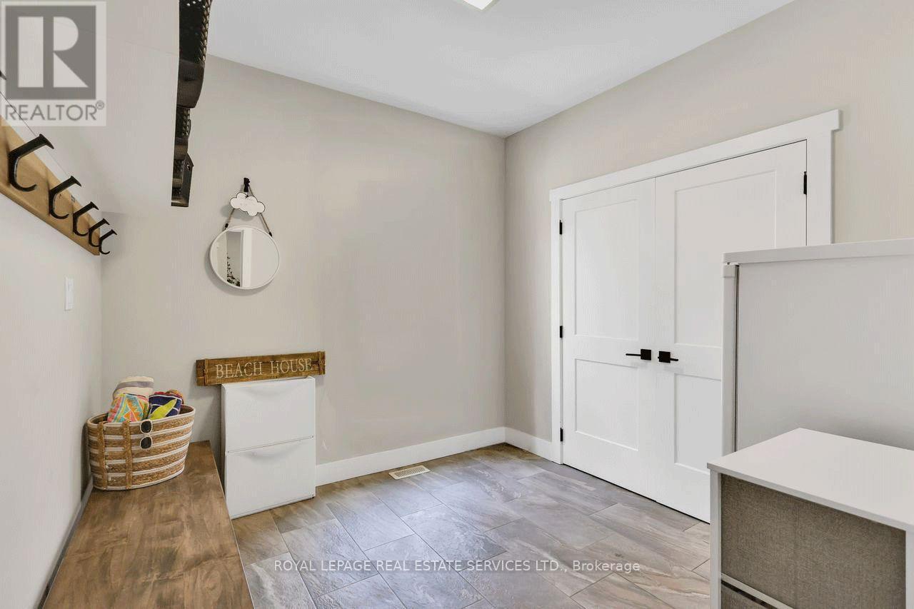 












131 GLENLAKE BOULEVARD

,
Collingwood,




Ontario
L9Y0X2

