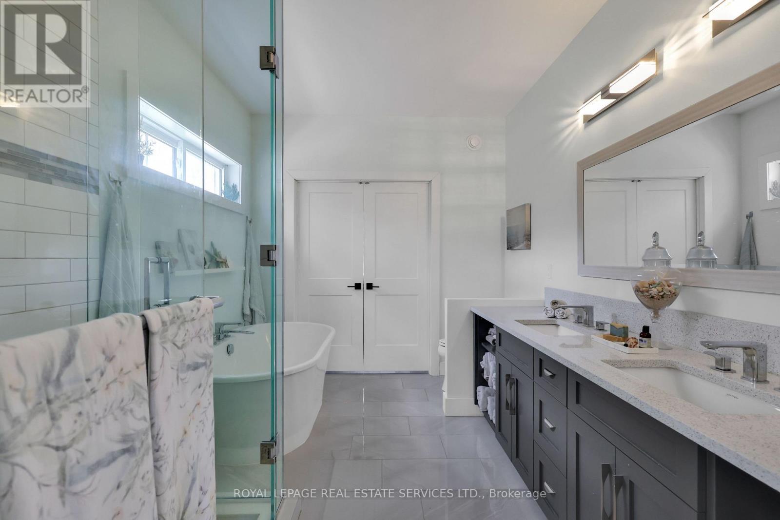 












131 GLENLAKE BOULEVARD

,
Collingwood,




Ontario
L9Y0X2

