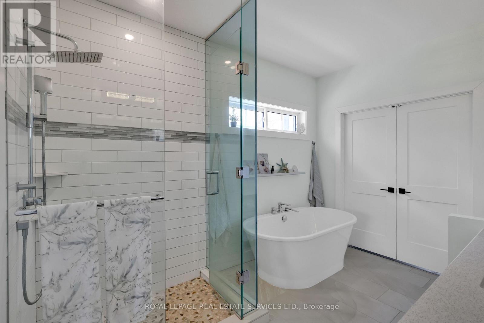 












131 GLENLAKE BOULEVARD

,
Collingwood,




Ontario
L9Y0X2

