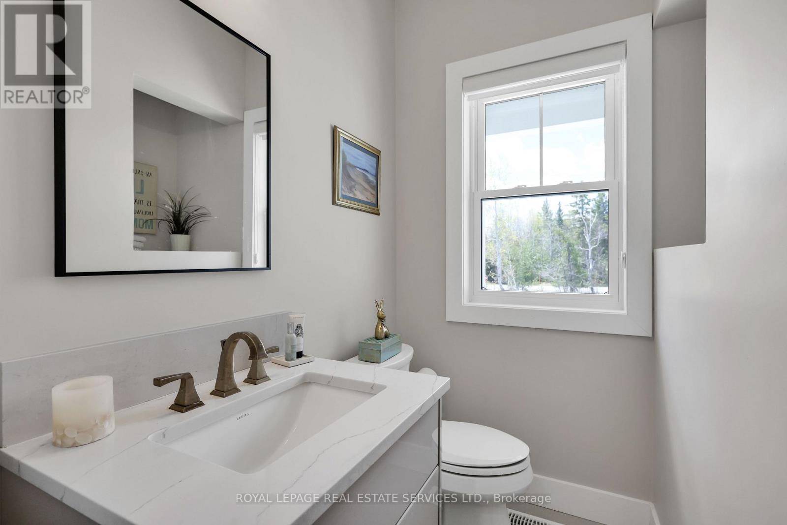 












131 GLENLAKE BOULEVARD

,
Collingwood,




Ontario
L9Y0X2

