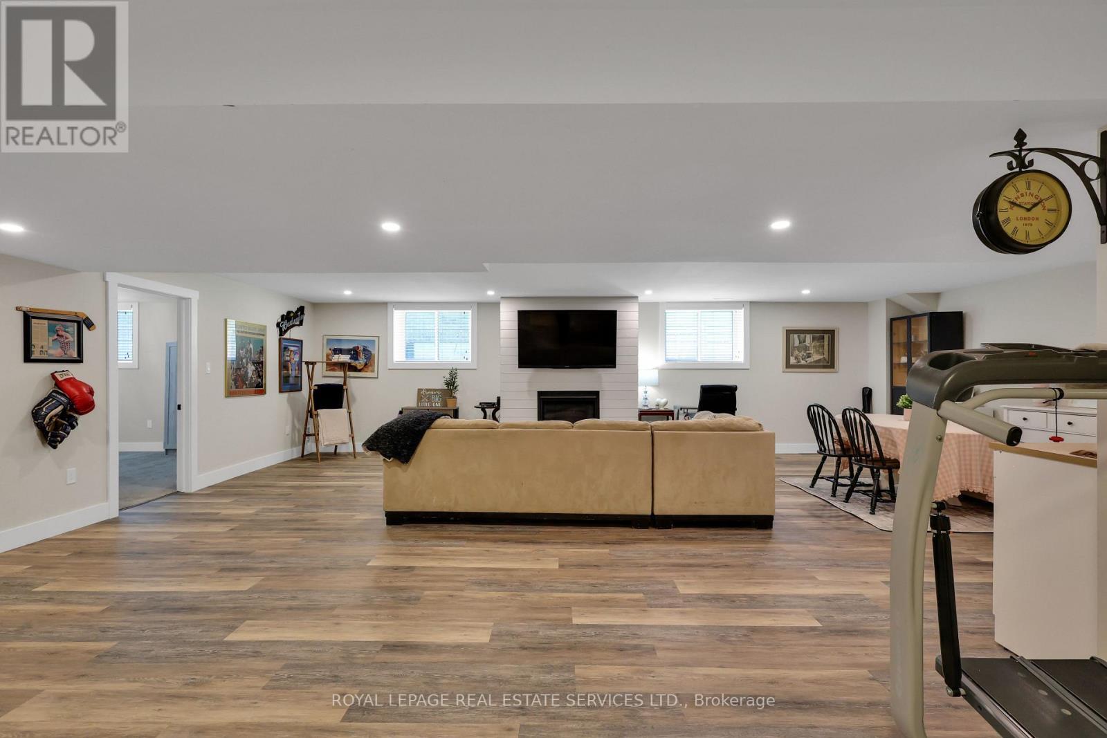 












131 GLENLAKE BOULEVARD

,
Collingwood,




Ontario
L9Y0X2

