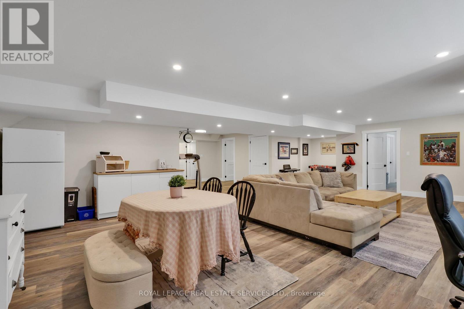 












131 GLENLAKE BOULEVARD

,
Collingwood,




Ontario
L9Y0X2

