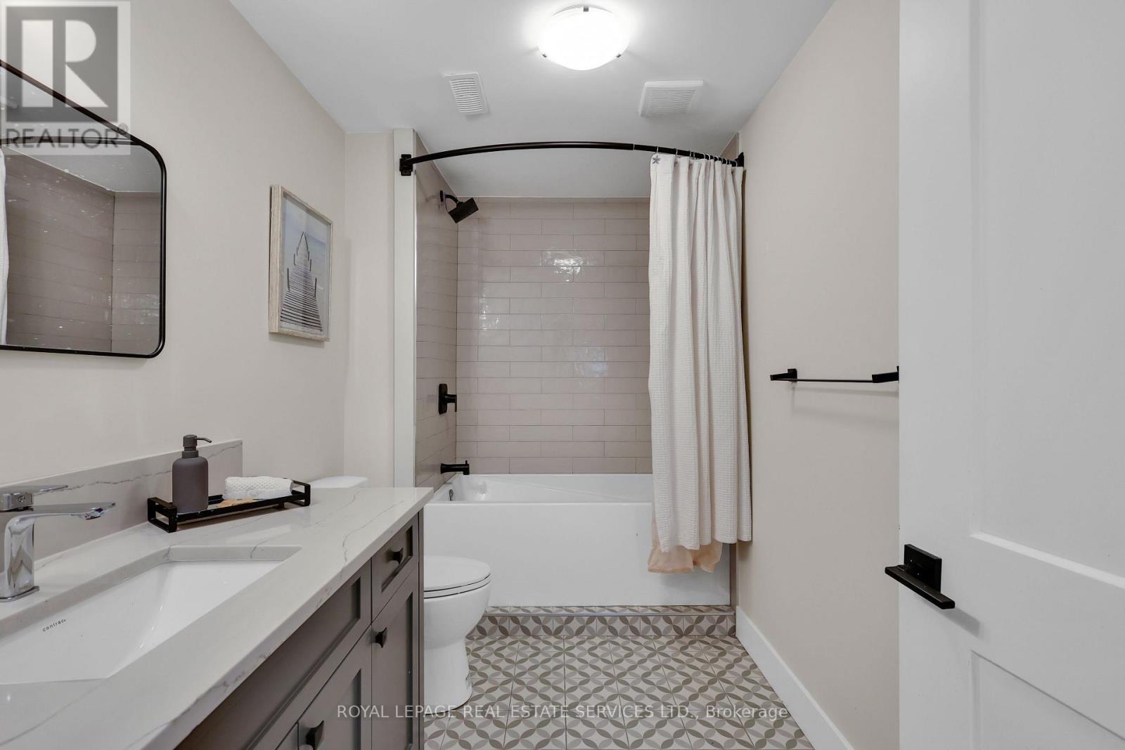 












131 GLENLAKE BOULEVARD

,
Collingwood,




Ontario
L9Y0X2


