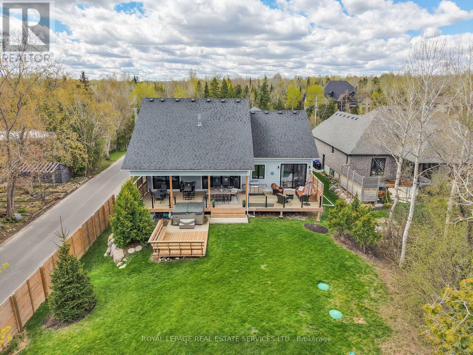 












131 GLENLAKE BOULEVARD

,
Collingwood,




Ontario
L9Y0X2


