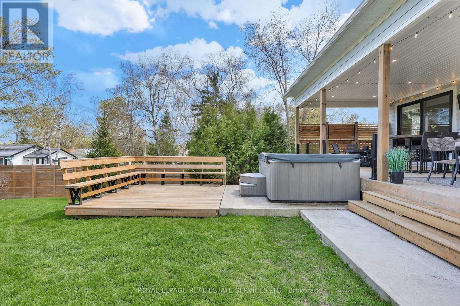 












131 GLENLAKE BOULEVARD

,
Collingwood,




Ontario
L9Y0X2

