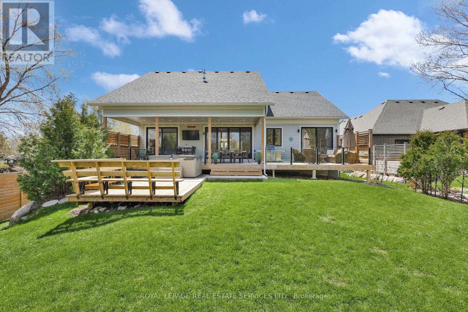 












131 GLENLAKE BOULEVARD

,
Collingwood,




Ontario
L9Y0X2

