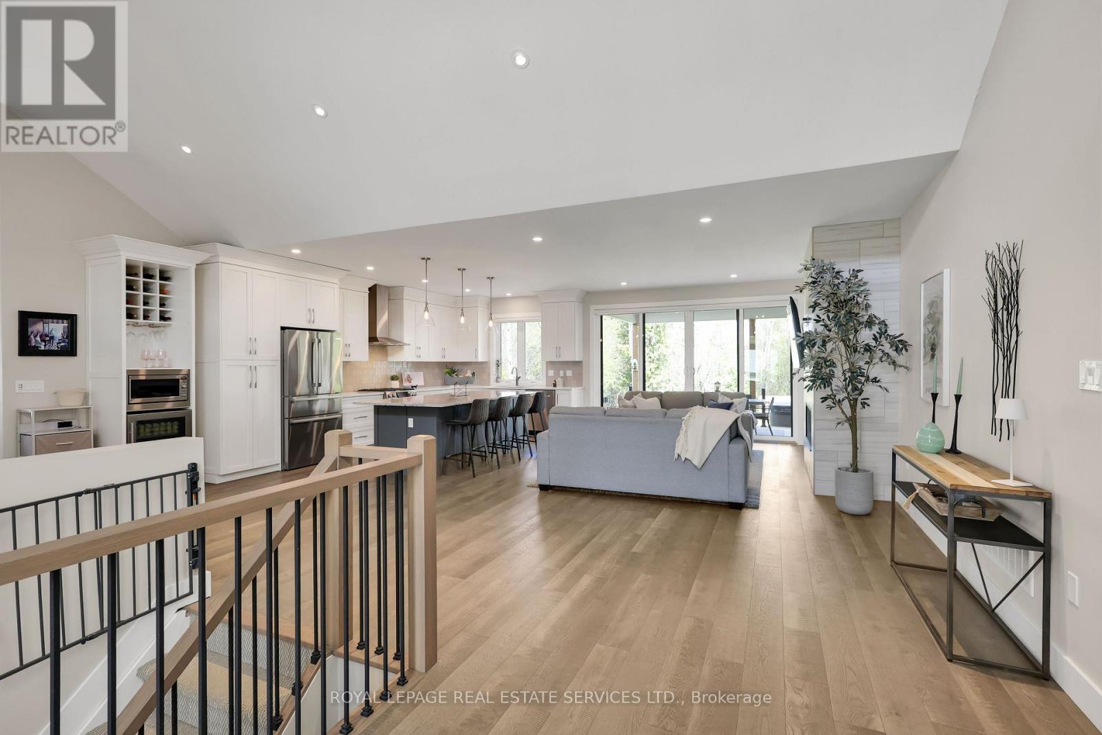 












131 GLENLAKE BOULEVARD

,
Collingwood,




Ontario
L9Y0X2

