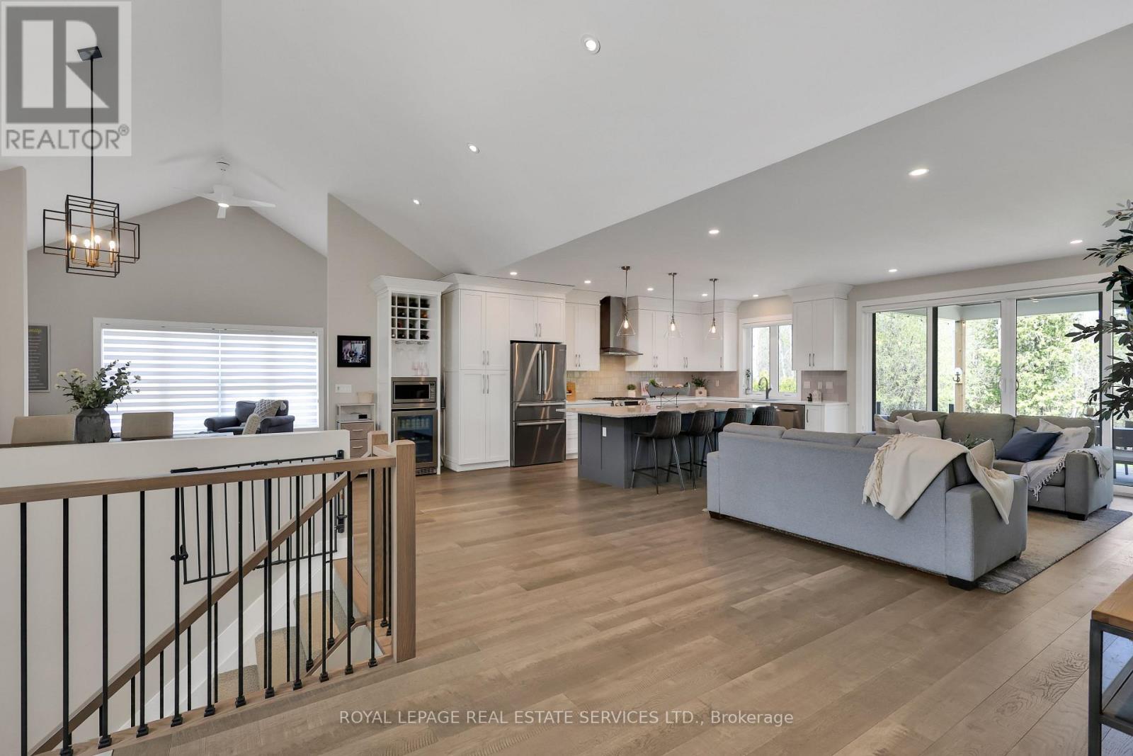 












131 GLENLAKE BOULEVARD

,
Collingwood,




Ontario
L9Y0X2


