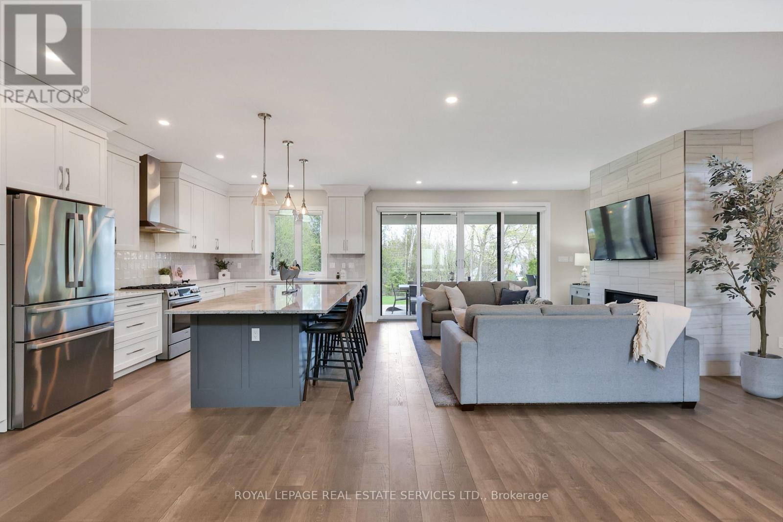 












131 GLENLAKE BOULEVARD

,
Collingwood,




Ontario
L9Y0X2

