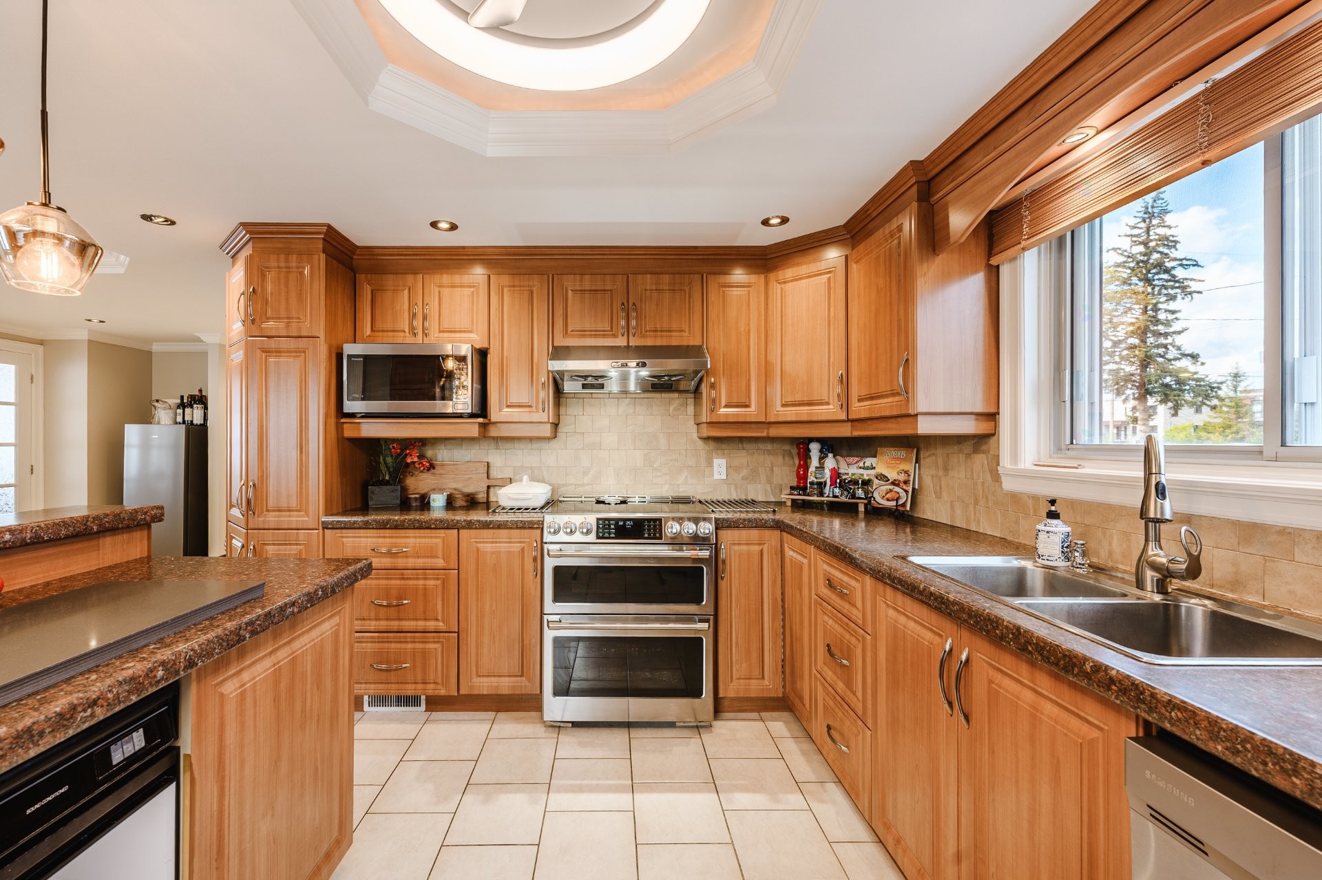 









2175


Rue Tremblay

,
Longueuil (Saint-Hubert),




QC
J3Y4B8

