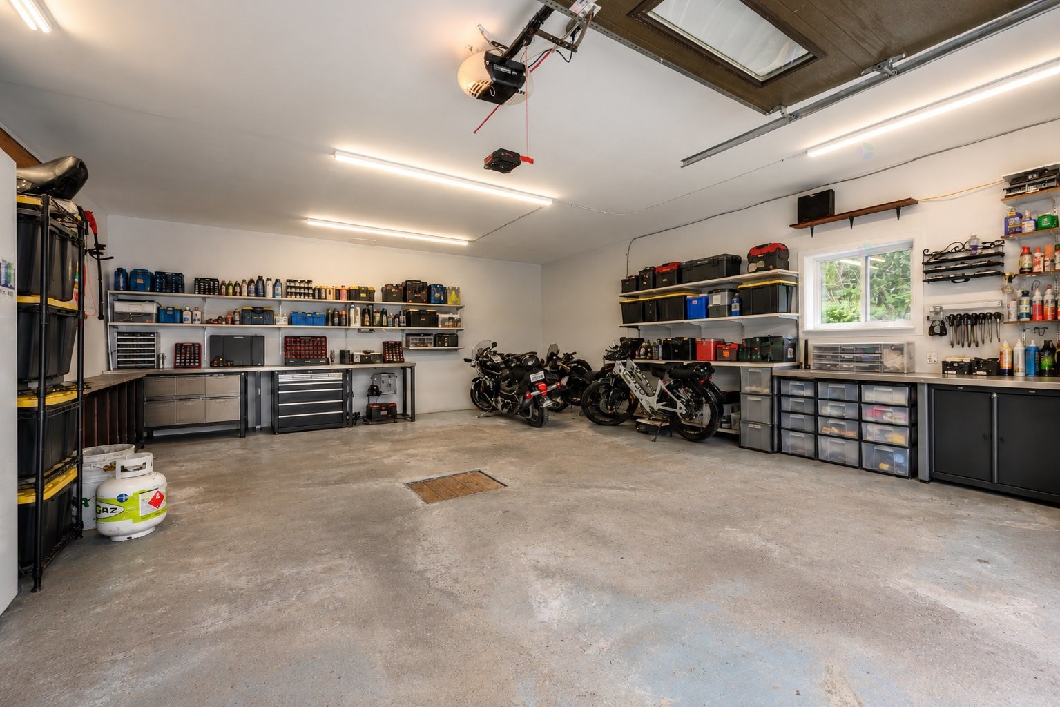 









2175


Rue Tremblay

,
Longueuil (Saint-Hubert),




QC
J3Y4B8

