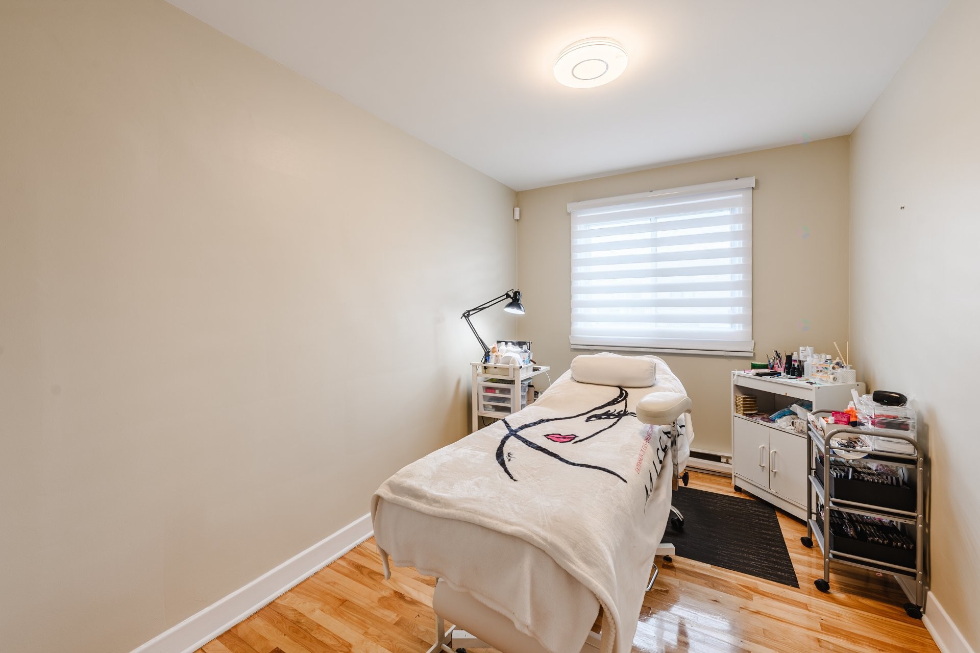 









2175


Rue Tremblay

,
Longueuil (Saint-Hubert),




QC
J3Y4B8

