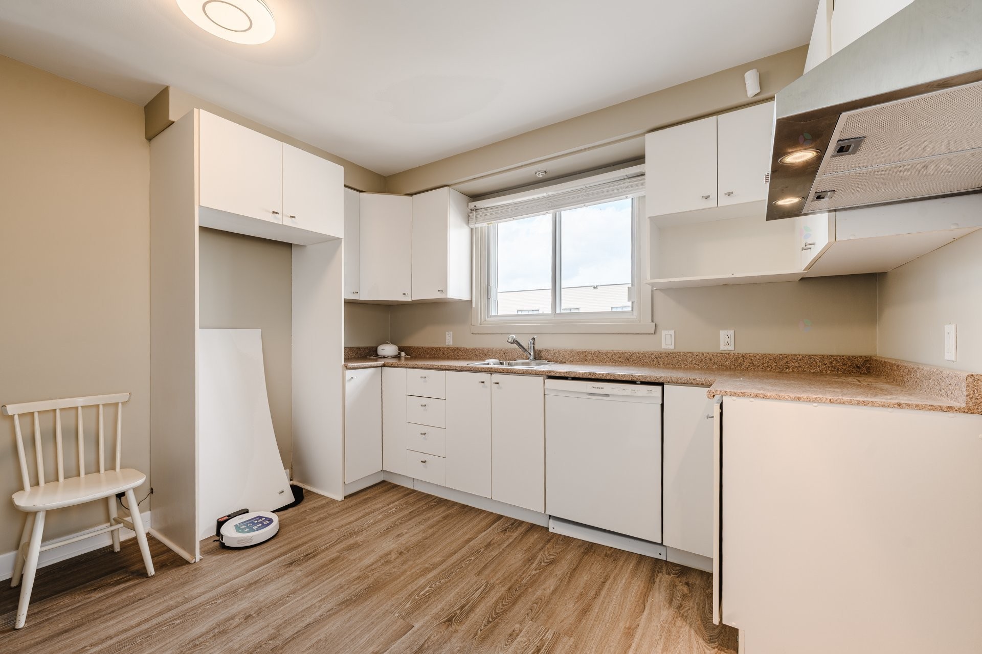 









2175


Rue Tremblay

,
Longueuil (Saint-Hubert),




QC
J3Y4B8

