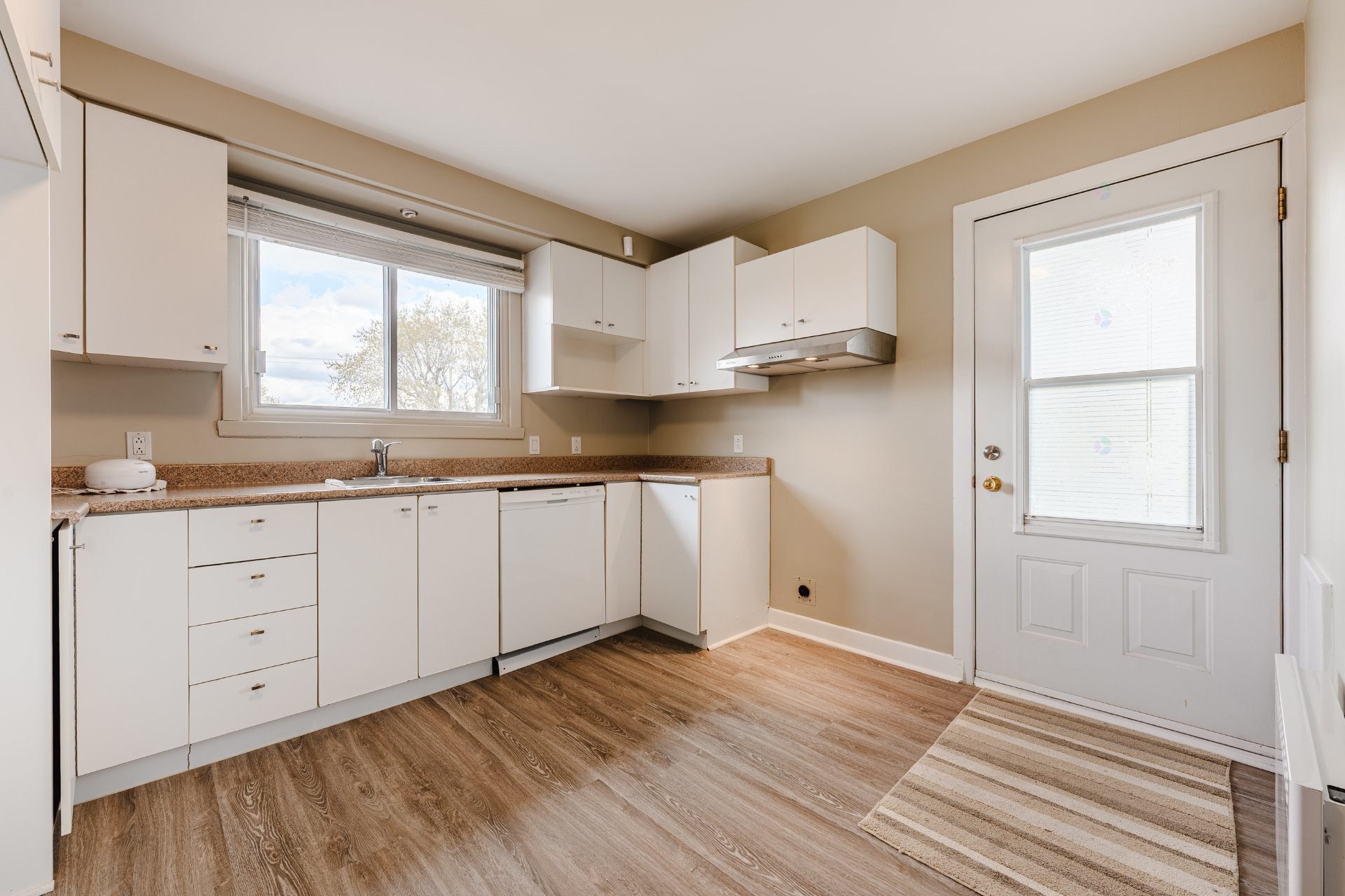 









2175


Rue Tremblay

,
Longueuil (Saint-Hubert),




QC
J3Y4B8

