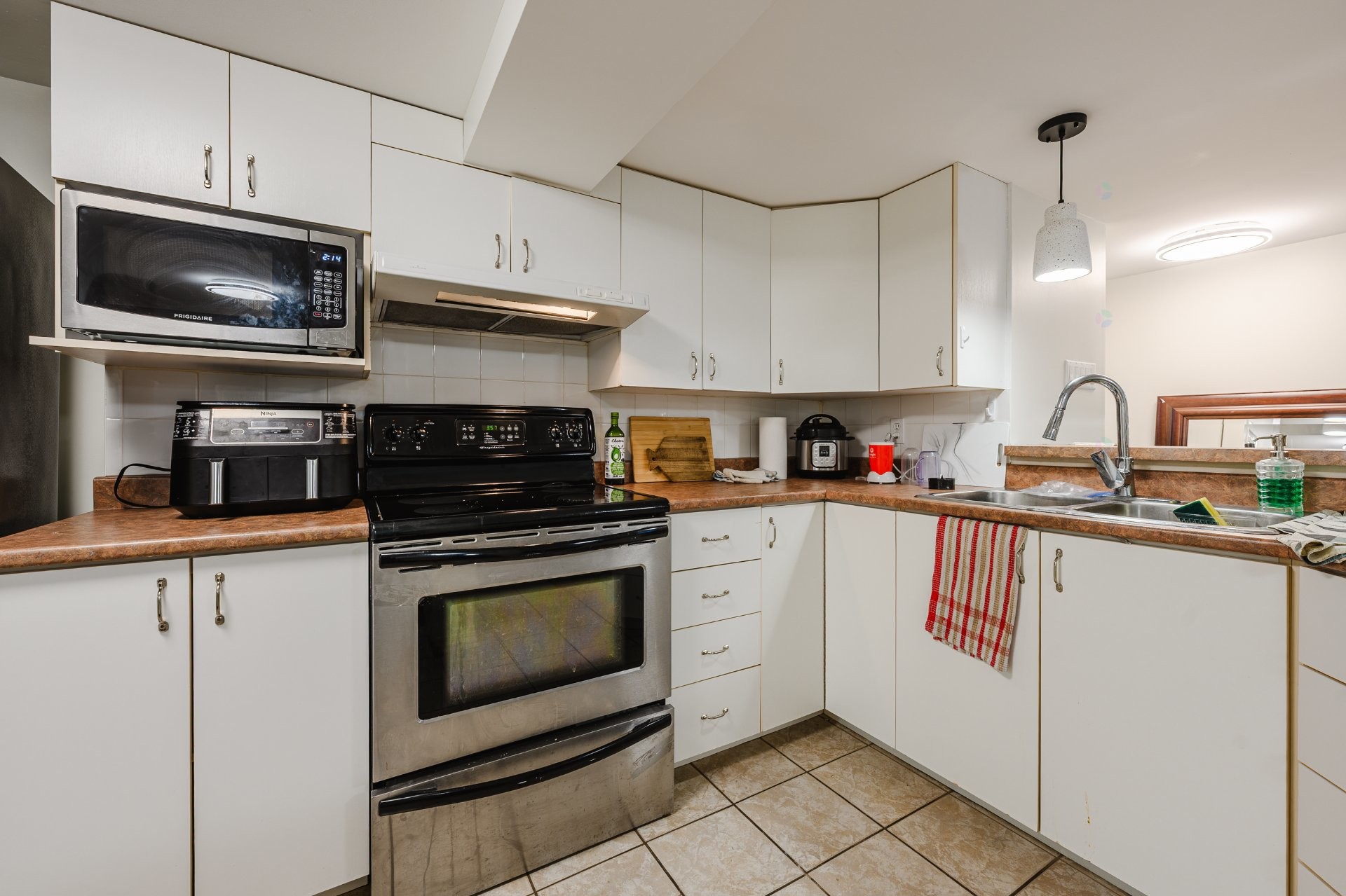 









2175


Rue Tremblay

,
Longueuil (Saint-Hubert),




QC
J3Y4B8

