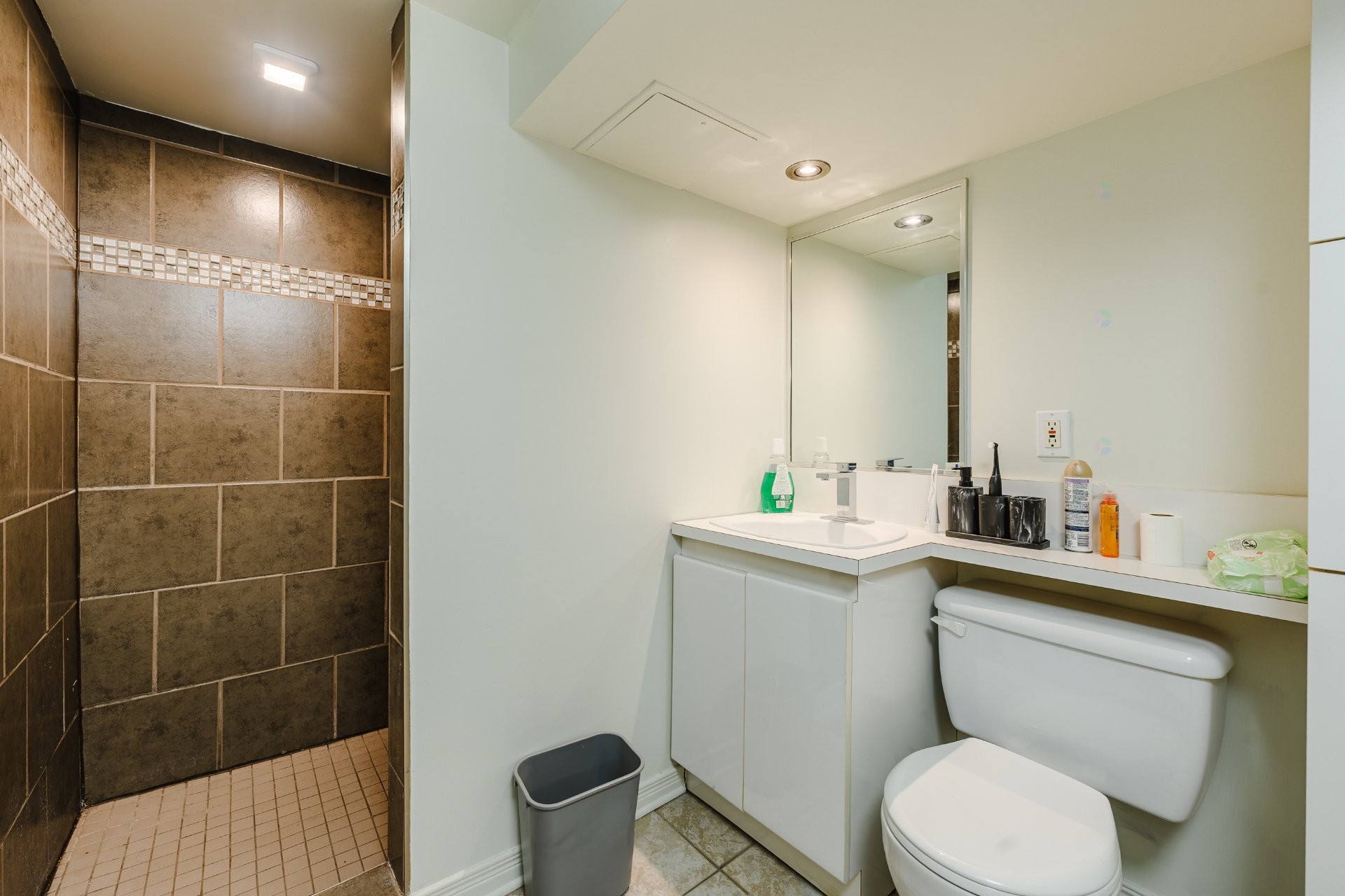 









2175


Rue Tremblay

,
Longueuil (Saint-Hubert),




QC
J3Y4B8

