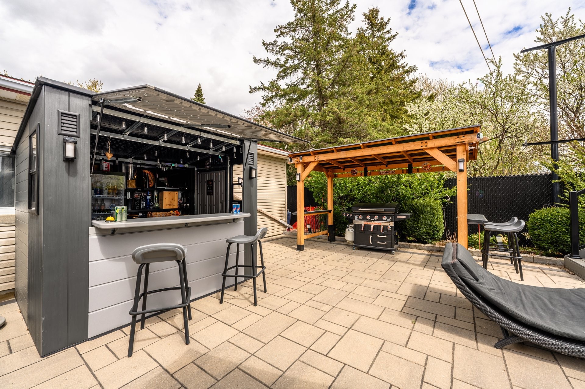 









2175


Rue Tremblay

,
Longueuil (Saint-Hubert),




QC
J3Y4B8

