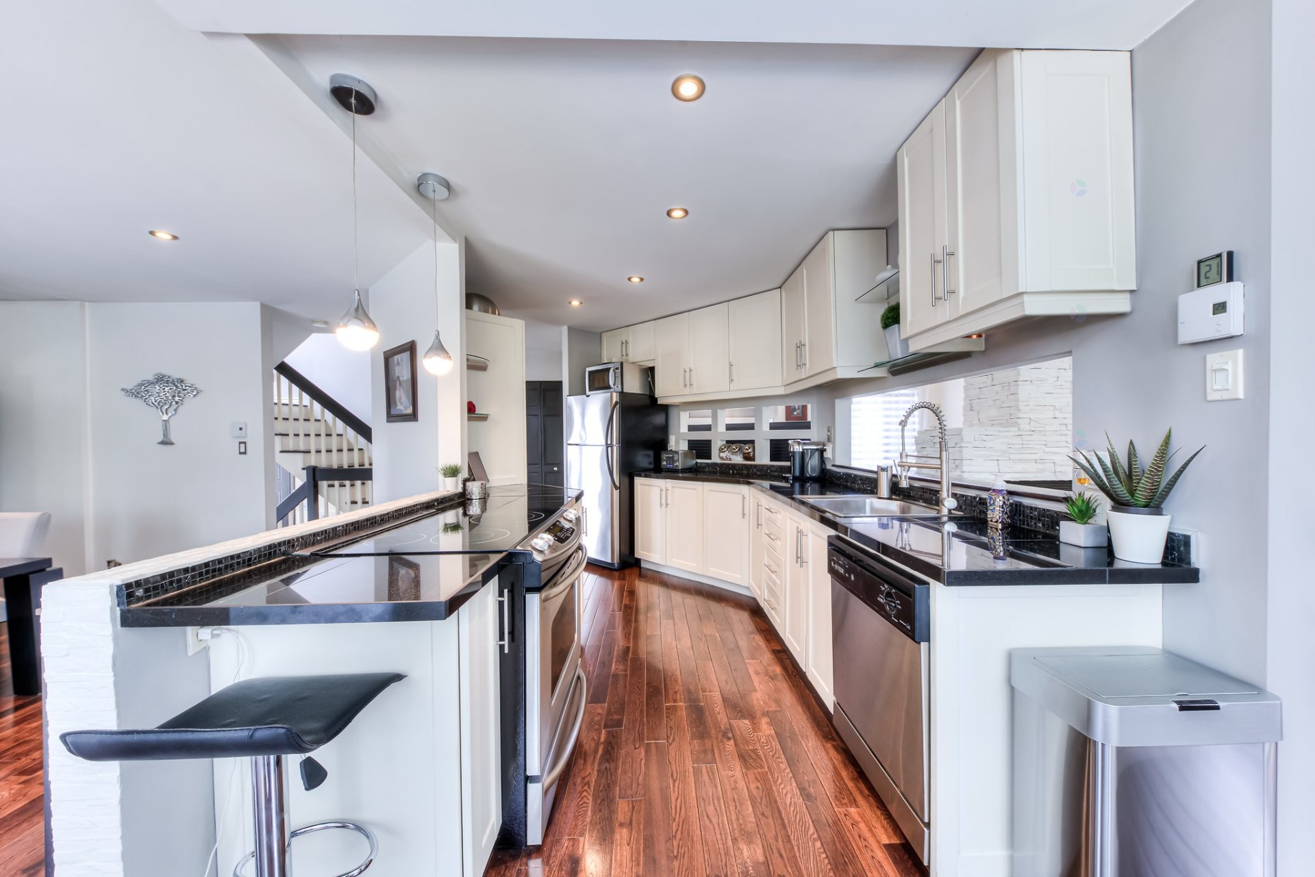 









1635


Rue Delage

,
Boisbriand,




QC
J7G3A9

