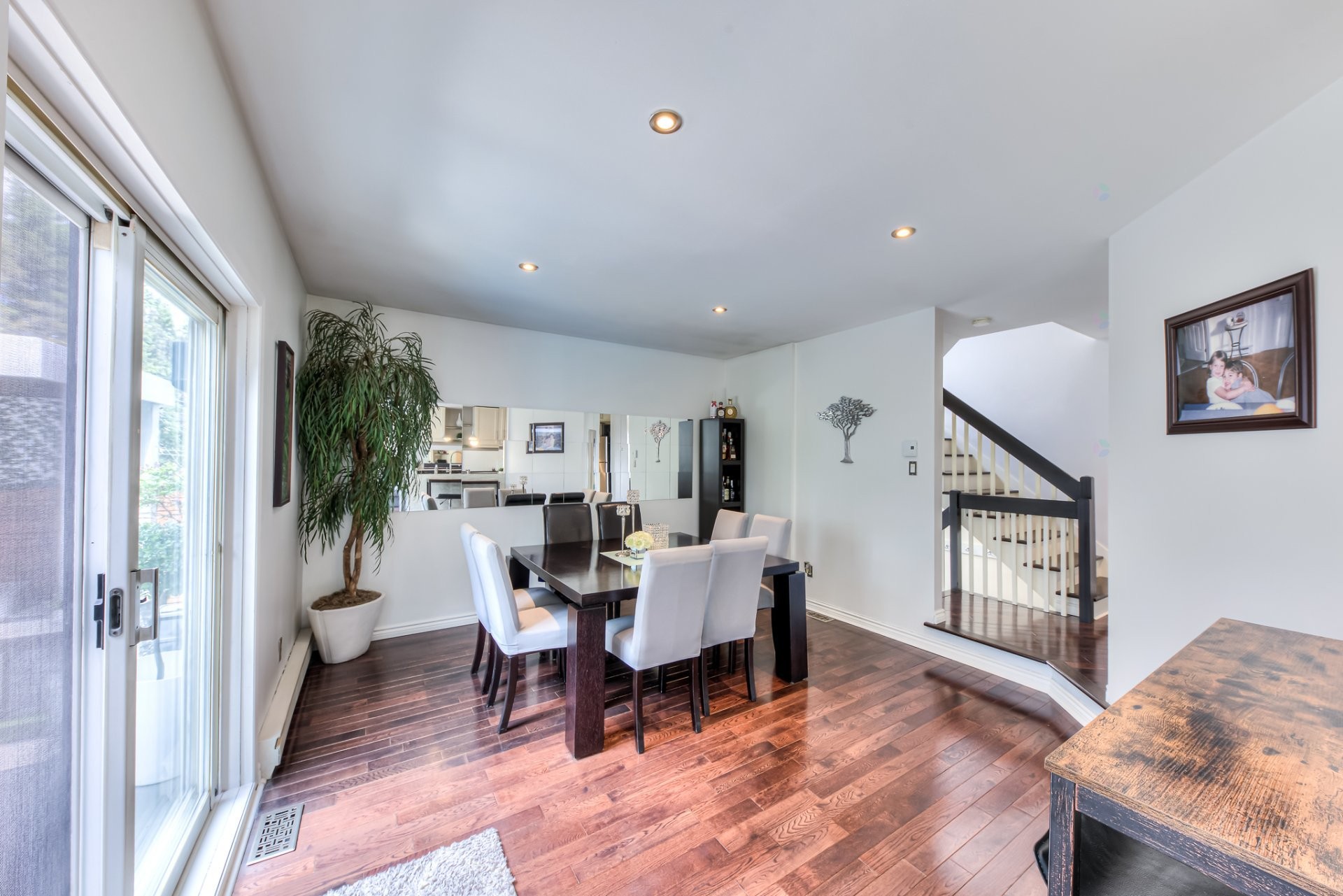 









1635


Rue Delage

,
Boisbriand,




QC
J7G3A9

