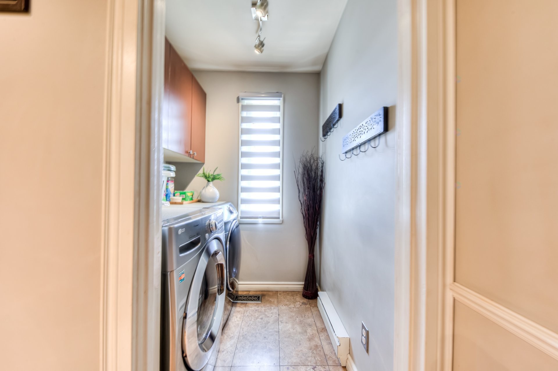 









1635


Rue Delage

,
Boisbriand,




QC
J7G3A9

