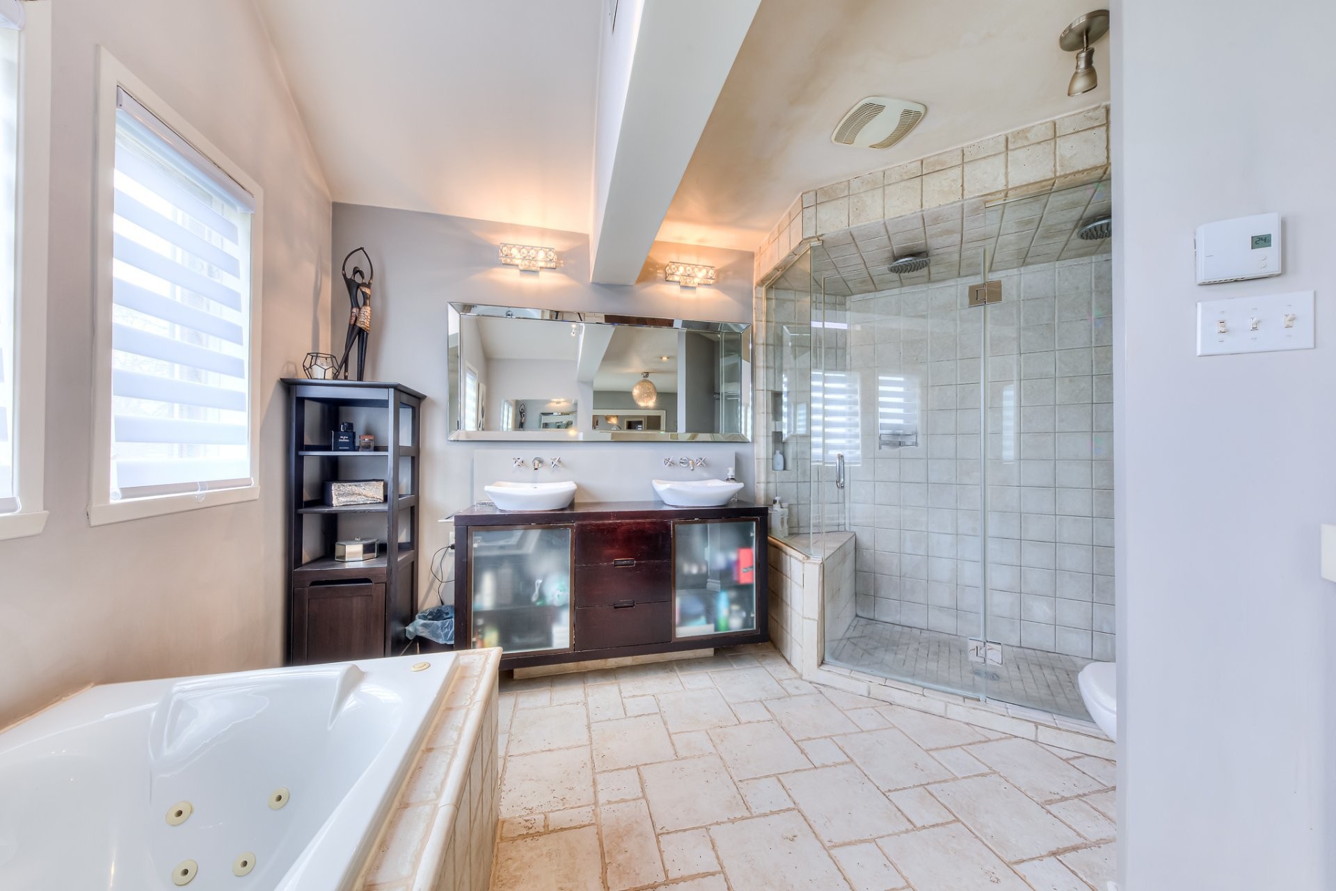 









1635


Rue Delage

,
Boisbriand,




QC
J7G3A9


