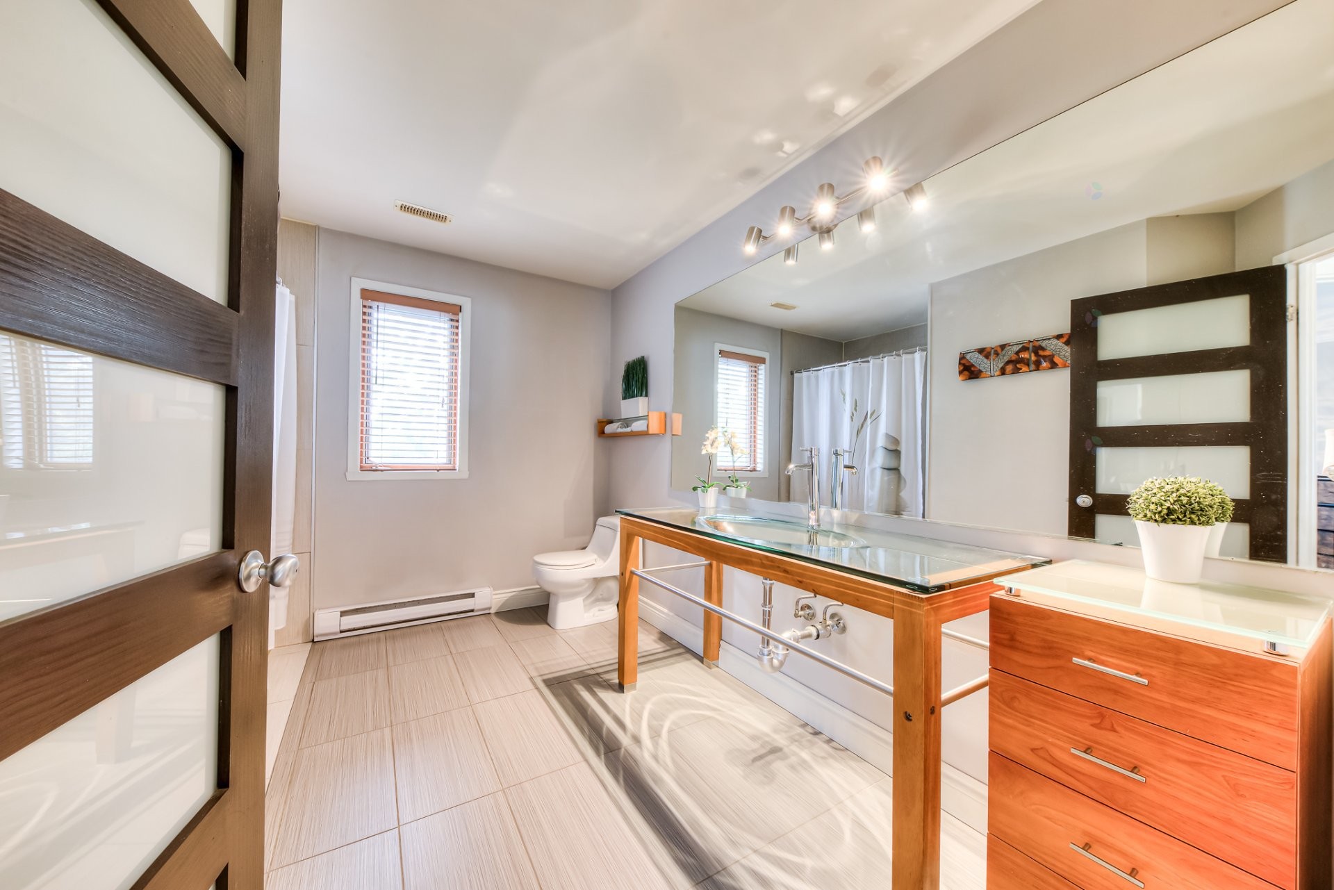 









1635


Rue Delage

,
Boisbriand,




QC
J7G3A9


