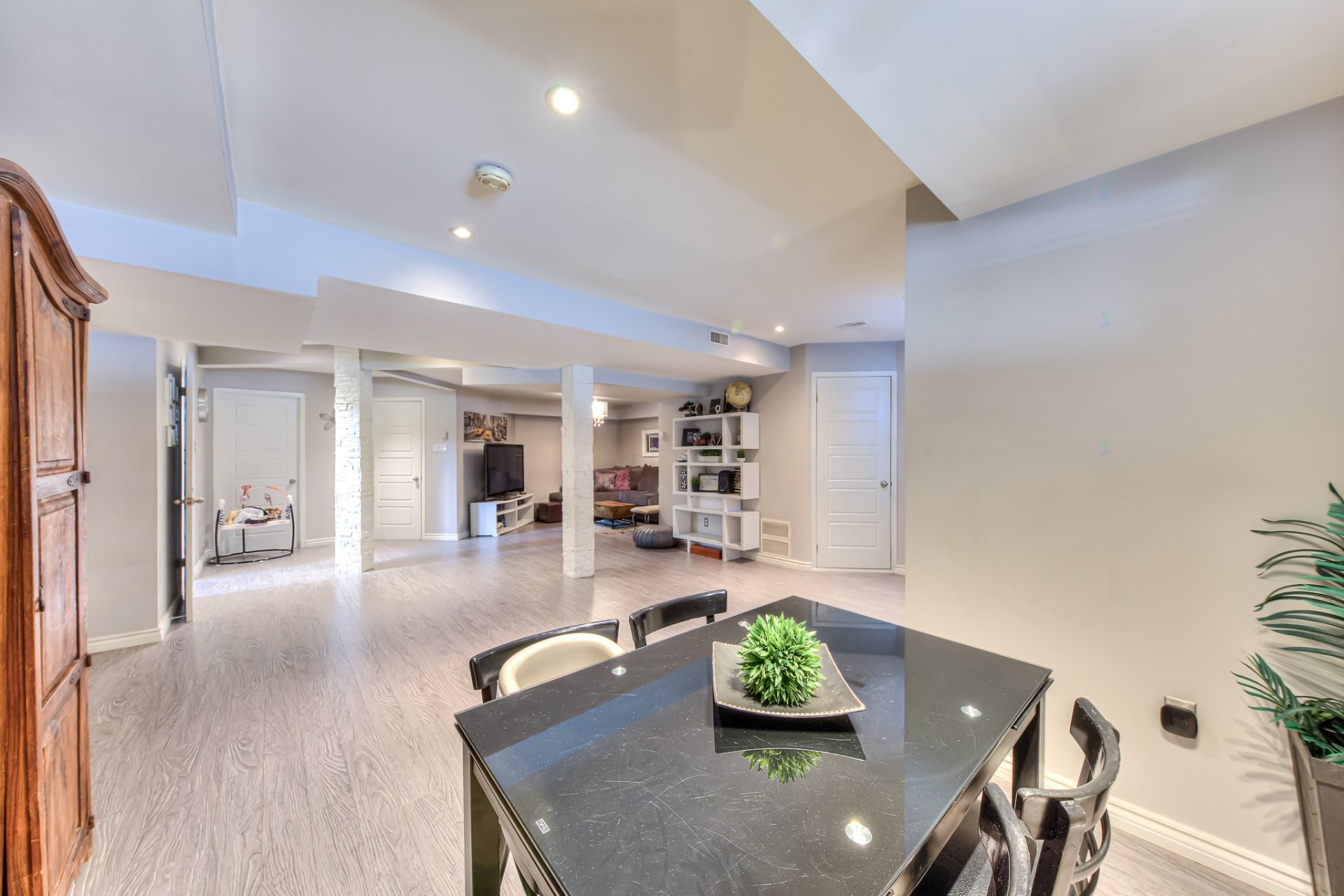 









1635


Rue Delage

,
Boisbriand,




QC
J7G3A9

