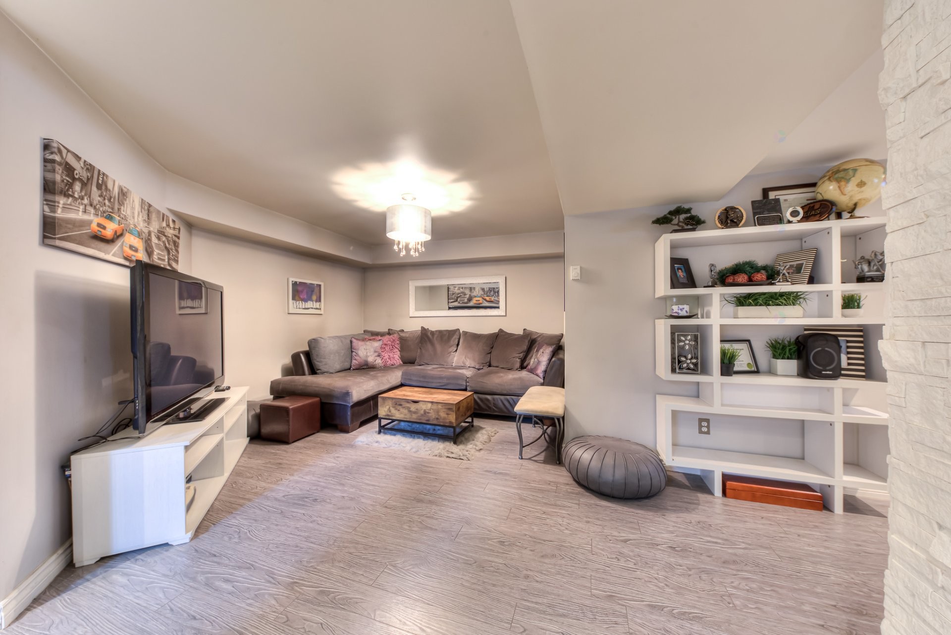 









1635


Rue Delage

,
Boisbriand,




QC
J7G3A9

