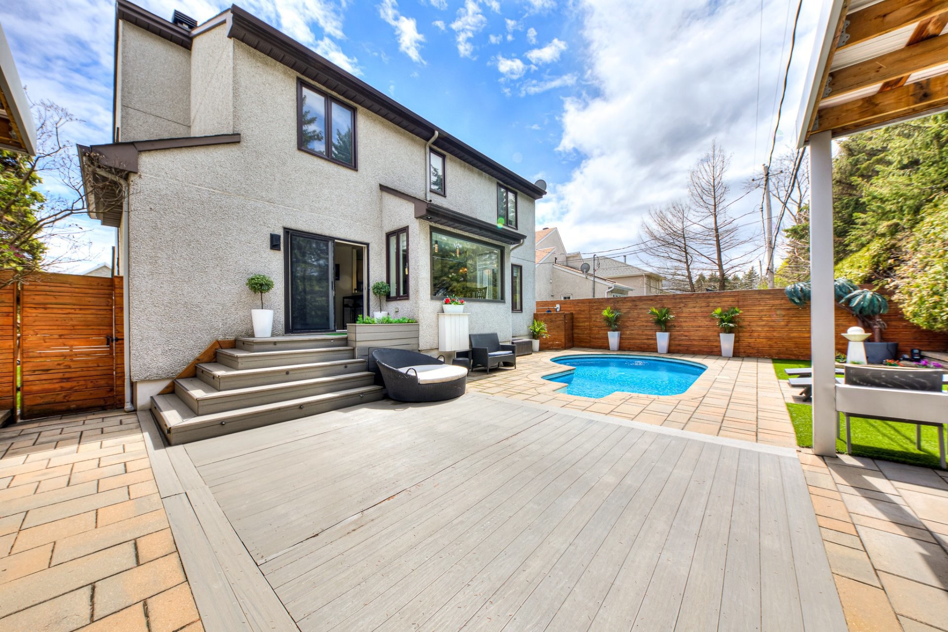 









1635


Rue Delage

,
Boisbriand,




QC
J7G3A9

