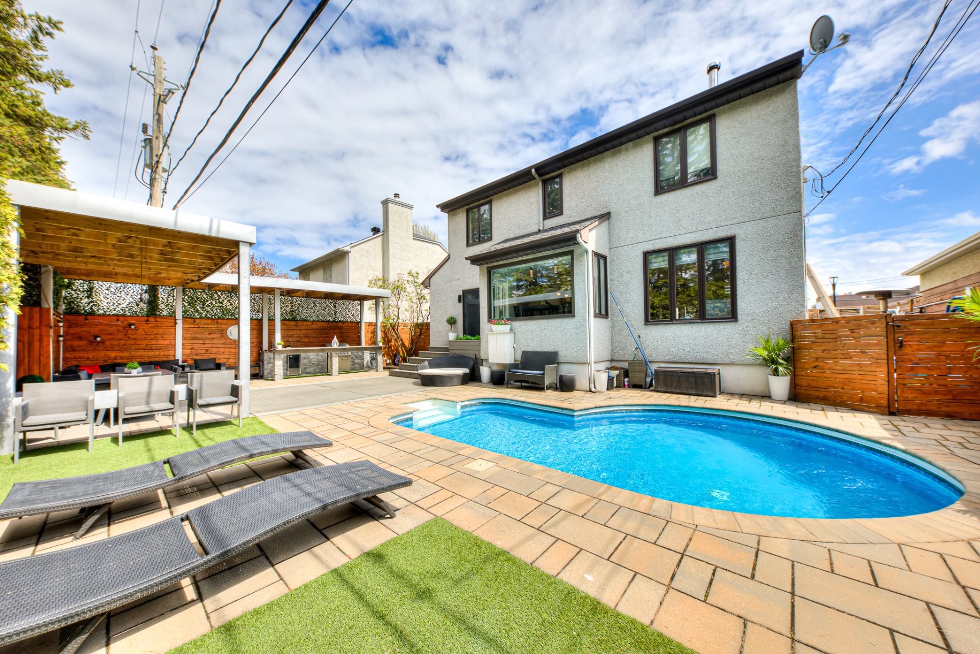 









1635


Rue Delage

,
Boisbriand,




QC
J7G3A9

